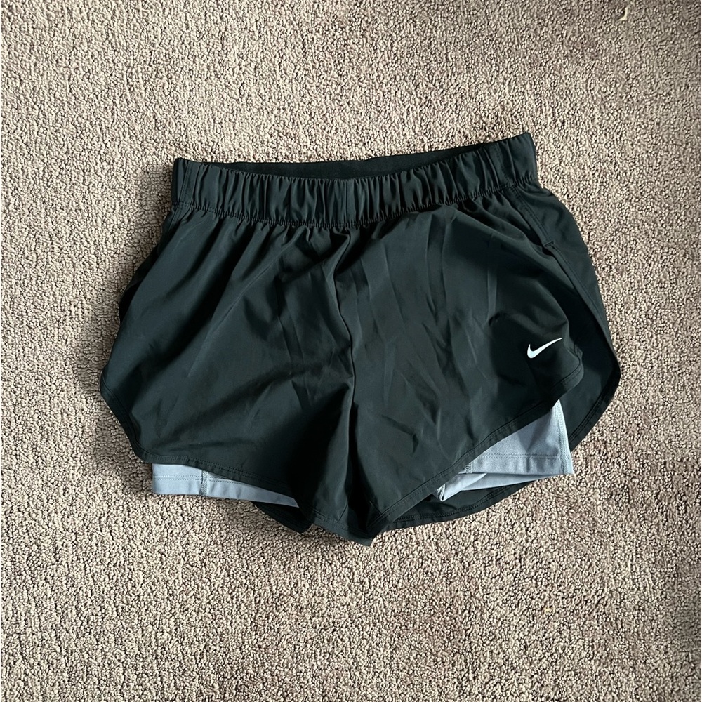 NIKE shorts (size medium)